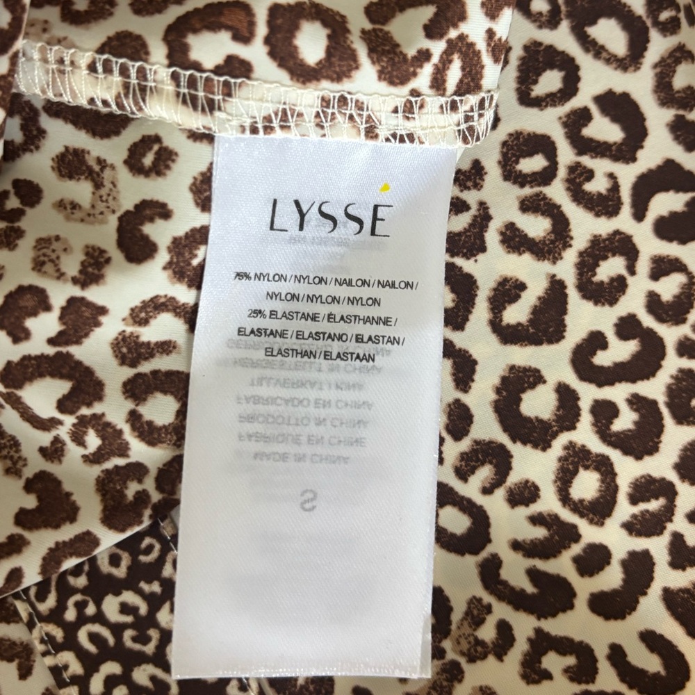 Lysse leopard print button down shirt size small - Picture 6 of 6